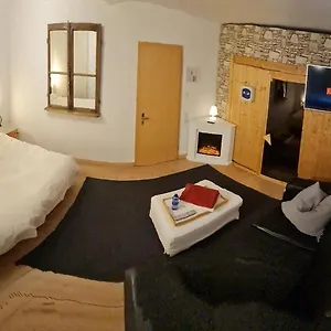 Schoenste Lage Am Rhein In Unmittelbarer Stadtnaehe, Bed & Breakfast Keulen
